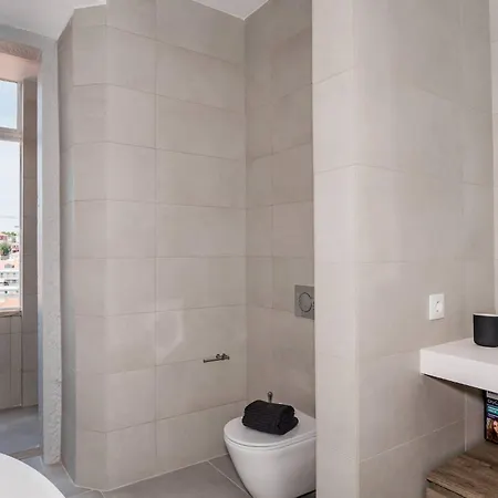 Downtown Castle And River View Apartment