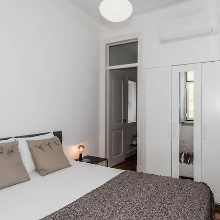 Downtown Castle And River View *