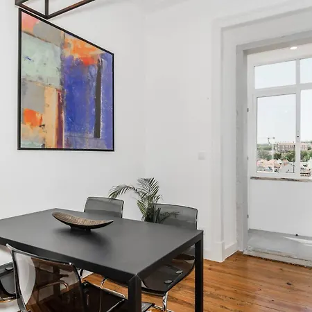 Apartment Downtown Castle And River View